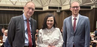 Gitta Connemann, Mitglied des Deutschen Bundestages und Bundesvorsitzende der Mittelstands- und Wirtschaftsunion,mit dem Bundestagsabgeordneten Klaus Wiener (l.) und dem CDU-Kreisvorsitzender Jan Heinisch. Foto: Tatjana Pfotenhauer
