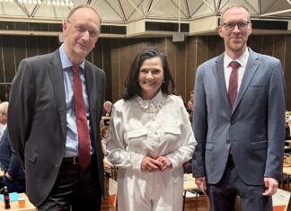 Gitta Connemann, Mitglied des Deutschen Bundestages und Bundesvorsitzende der Mittelstands- und Wirtschaftsunion,mit dem Bundestagsabgeordneten Klaus Wiener (l.) und dem CDU-Kreisvorsitzender Jan Heinisch. Foto: Tatjana Pfotenhauer