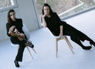 Das „Lorca Duo“ gibt ein Neujahrskonzert in der Dorfkirche. Foto: Veranstalter