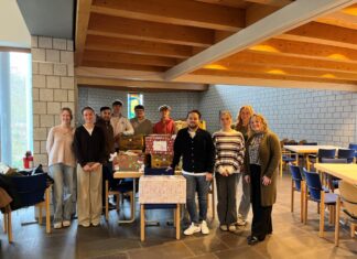 Für die Tafel gab es Lebensmittel und kleine Geschenke von den Engagierten am Wülfrather Gymnasium. Foto: privat