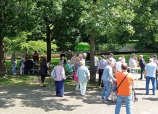 Vor Ort in Hochdahl informieren die Grünen. Foto: privat