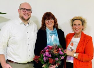 Die nominierte SPD-Bürgermeisterkandidatin Rosa-Maria Kaleja mit den SPD-Ortsvereinsvorsitzenden Mathias Siegmund und Manuela Höbler. Foto: SPD