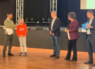 Moderator Frank Liffers im Gespräch mit Alexander, Rede und Antwort standen die Beigeordneten Patrick Anders, Petra Cremer und Harald Filip. Foto: Stadt Ratingen
