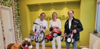 Freude über die Aktion: Markus Leidag, Karin Bürger-Halbedel und Simon Wilde. Foto: privat