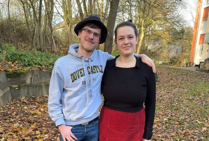 Lena Hemp (21) und Mark Walsleben (21) stehen an der Spitze der Erkrather Jusos. Foto: privat