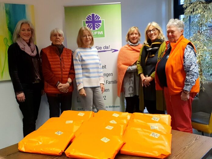 Frauen der FU Heiligenhaus überreichen Geschenke an den SKFM Mettmann für Frauen im Frauenhaus (Eva-Maria Düring, Dagmar Haarhaus, Anne Fischer, Ulrike Stiers, Lilo Löffler und Roswitha Habig. Foto: Frauen Union Heiligenhaus