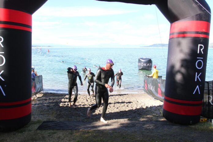 Klaus Findt nach der Schwimmstrecke. Foto: TTR