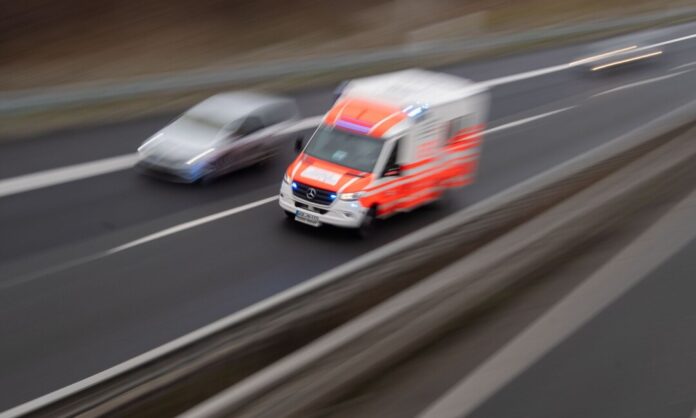 Auf der Autoahn 46 hat es während eines Hagelschauers Auffahrunfälle mit fünf Verletzten gegeben. (Archivbild)