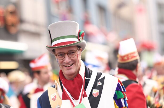 Im Karneval unterwegs: Hendrik Wüst ist Ministerpräsident in NRW und Landeschef der CDU (Archivfoto)