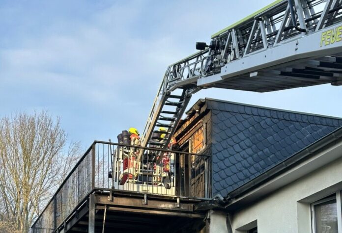 Die Feuerwehr im Einsatz in Neviges. Foto: Feuerwehr Velbert