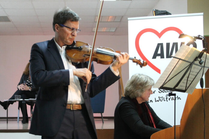 Cornelia Hessenberg und Christoph Rehm spielen zum Start in die Festtage. Foto: privat