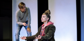 „Der erste letzte Tag“ zeigt Theaterfans im März in der Erkrather Stadthalle ein Theaterstück nach der Vorlage von Sebastian Fitzek – ohne Mord, dafür mit viel Situationskomik. Foto: Marco Piecuch