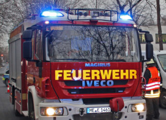 Nach einem Brand von Sperrmüll ermittelt die Polizei und bittet um Hinweise. Foto: Polizei