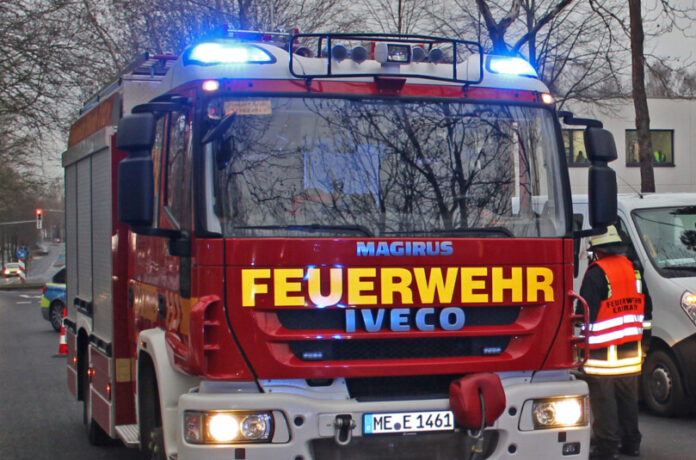 Nach einem Brand von Sperrmüll ermittelt die Polizei und bittet um Hinweise. Foto: Polizei