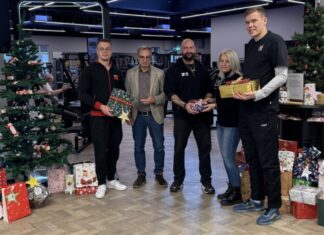 Bastian Heinrich (Clever fit), Peter Huyeng (Stiftung Mary Ward), Alexander Heinen (Clever fit), Tanja Jonas (Stiftung Mary Ward) und Matthias Kesper (Clever fit). Foto: privat