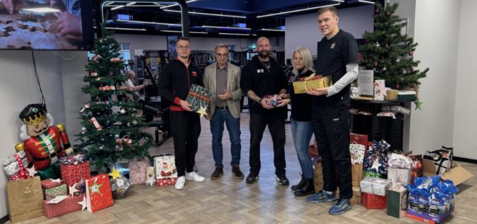 Bastian Heinrich (Clever fit), Peter Huyeng (Stiftung Mary Ward), Alexander Heinen (Clever fit), Tanja Jonas (Stiftung Mary Ward) und Matthias Kesper (Clever fit). Foto: privat