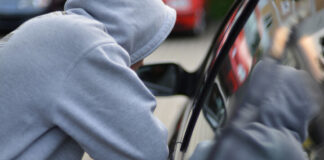 Unbekannte haben einen Wagen gestohlen. Foto: Polizei/Symbolbild