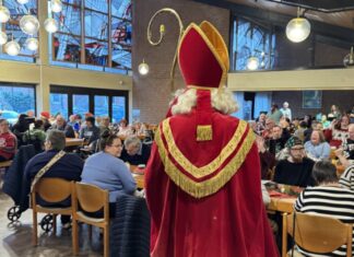 Die Nikolausfeier im Pfarrsaal von St. Peter und Paul war ein stimmungsvoller Auftakt in die Adventszeit. Foto: Lebenshilfe Kreisvereinigung Mettmann