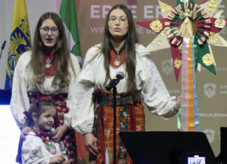 Marie und Anna Khabyuk beim Ukrainian Carol of the Bells. Foto: Stiftung Haus Oberschlesien