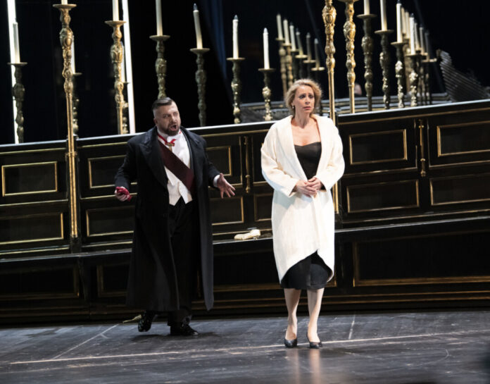 Ein Szenenfoto aus Puccinis "Tosca". Foto: Saad Hamza