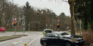 In Erkrath-Hochdahl hat ein 29-Jähriger einen Unfall gebaut. Foto: Polizei
