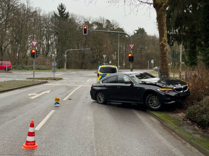 In Erkrath-Hochdahl hat ein 29-Jähriger einen Unfall gebaut. Foto: Polizei