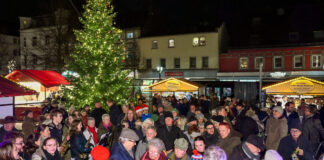 Weihnachtsmarkt Heiligenhaus: Vier Tage Lichterglanz vor dem Rathaus