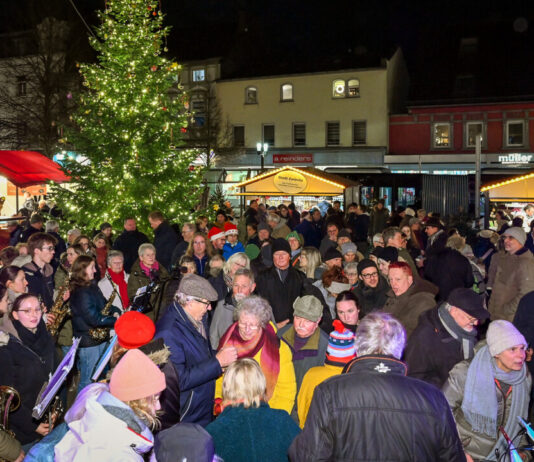 Weihnachtsmarkt Heiligenhaus: Vier Tage Lichterglanz vor dem Rathaus