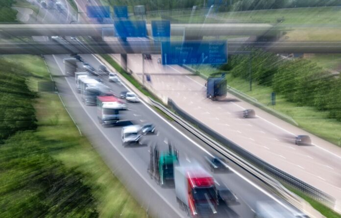 Fahrbahn abgesackt: Autofahrer müssen auf der A3 zwischen Oberhausen und Duisburg noch länger mit Umleitungen rechnen 