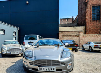 Bonds Aston Martin V12 Vanquish nach der Entladung in Wien. Foto: DHL