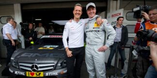 Ralf Schumacher (r) ist sauer, dass sein Bruder Michael nicht Ehrenbürger in seiner Heimatstadt Kerpen werden soll. (Archivbild)