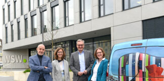 WSW-Arbeitsdirektor Markus Schlomski, Junior Uni-Geschäftsführerin Annika Spathmann, WSW-Vorstandsvorsitzender Markus Hilkenbach, Junior Uni-Geschäftsführerin Ariane Staab. Foto: WSW/Bettina Osswald