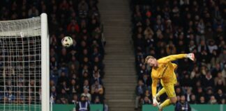 Sehenswertes Tor: Christopher Lannert trifft gegen Torwart Florian Müller zum 1:0 für Bielefeld.