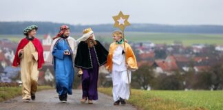 Unter dem Leitspruch «Erhebt Eure Stimme! Sternsingen für Kinderrechte» starten die Sternsinger in das 67. Dreikönigssingen. (Archivbild)