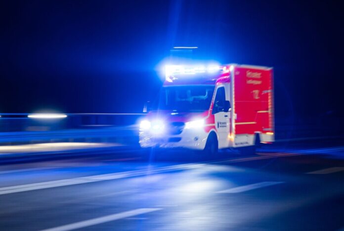 Ein schwerer Unfall endete für zwei Männer im Krankenhaus. (Archivbild)