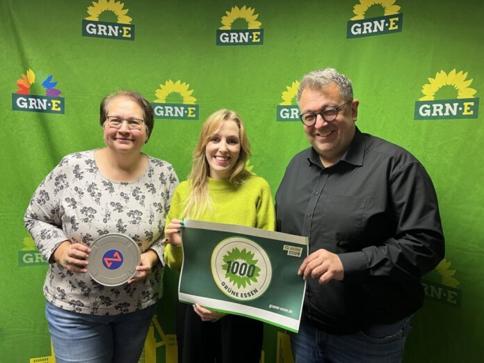 Hechfellner mit Julia Holland und dem Landtagsabgeordneten Mehrdad Mostofizade. Foto: Grüne