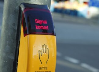 Der "Drücker" einer Ampel ist zu sehen. Foto: pixabay