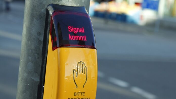 Der "Drücker" einer Ampel ist zu sehen. Foto: pixabay