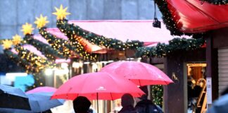 Wegen Sturmgefahr bleiben die Weihnachtsmärkte vorerst geschlossen. (Archivfoto)