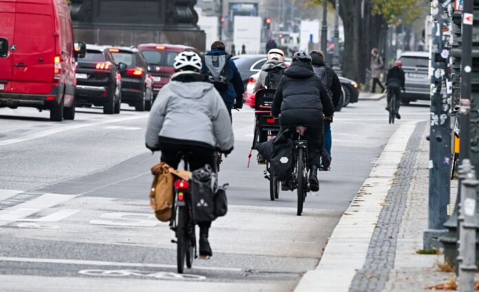 Das Land will ein Leasingangebot für normale Räder und E-Bikes einführen. (Symbolbild)