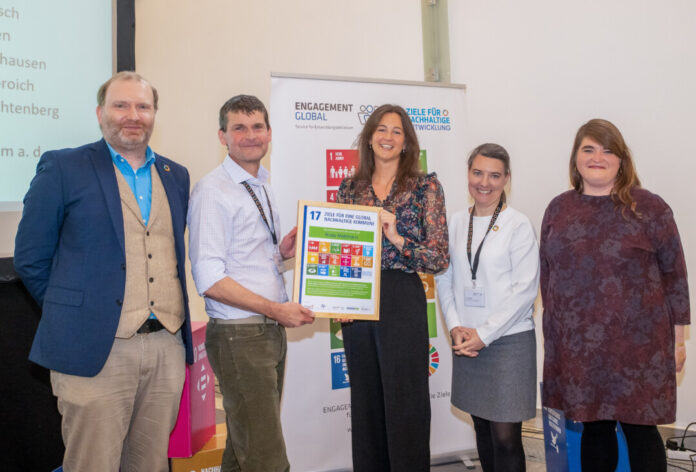 02_ME_Kreis_Agenda2030_Stefan Buentig Marcell Moll, Deutscher Städtetag, Jörn-Eric Morgenroth, Grüne Kreis Mettmann, Lea Habitz, Koordinatorin für kommunale Entwicklungspolitik Kreis Mettmann, Anne Bolling, Bundesministerium für wirtschaftliche Zusammenarbeit und Entwicklung, Meike Pfeil, Servicestelle Kommunen in der Einen Welt von Engagement Global. Foto: Stefan Büntig