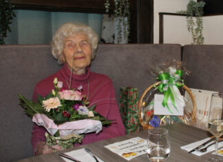 Charlotte Schröter ist 100 Jahre alt. Ihren Geburtstag hat sich groß gefeiert. Foto: Stadt Erkrath