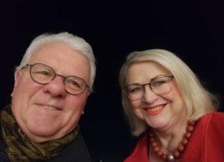 Gabriele Förster und Thomas Braun aus Ratingen stellen ihre Kunst im Polizeigebäude aus. Foto: Polizei