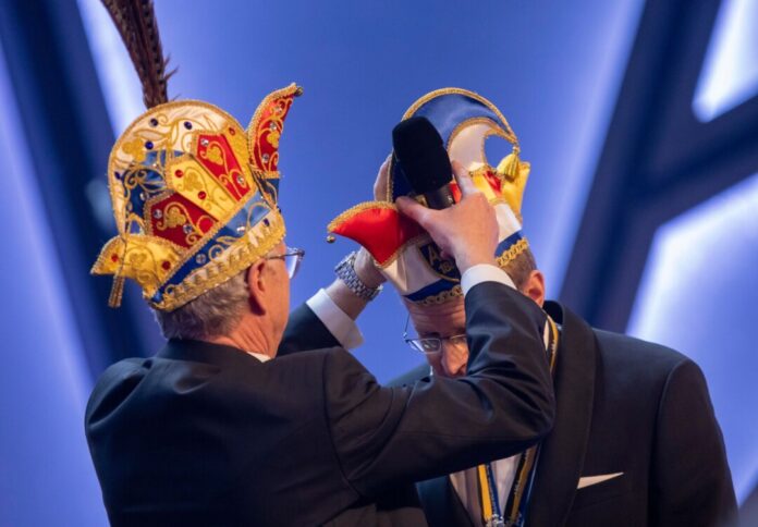 Im vergangenen Jahr erhielt Daniel Günther den Orden wider den tierischen Ernst. (Archivbild)