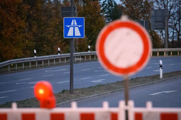 Die A40/B1 muss am Wochenende in Dortmund in Fahrtrichtung Kassel gesperrt werden. (Symbolbild)