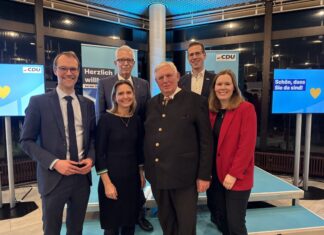 Der Landtagsabgeordnete Christian Untrieser, Bettina Warnecke Bürgermeisterin der Stadt Haan und designierte Landratskandidatin der CDU Kreis Mettmann, Landrat Thomas Hendele, Minister Karl-Josef Laumann, Bürgermeister Christoph Schultz und Vorsitzende Sarah Harden. Foto: CDU Erkrath