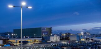 Die Stellenabbaupläne in den Kölner Ford-Werken bewegen weiterhin die Belegschaft. Rund 8.000 Beschäftigte kamen am Dienstag zu einer Betriebsversammlung.