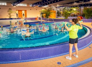 Bei den Aqua-Fitness-Kursen kann man im Neanderbad aktiv werden. Foto: Stadtwerke Erkrath