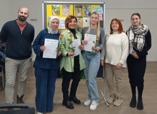 Freude nach dem erfolgreichen Abschluss der Qualifizierung bei den Teilnehmenden. Foto: AWO Kreis Mettmann