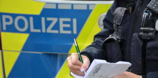 Die Polizei ermittelt nach einer Unfallflucht. Symbolfoto: Polizei